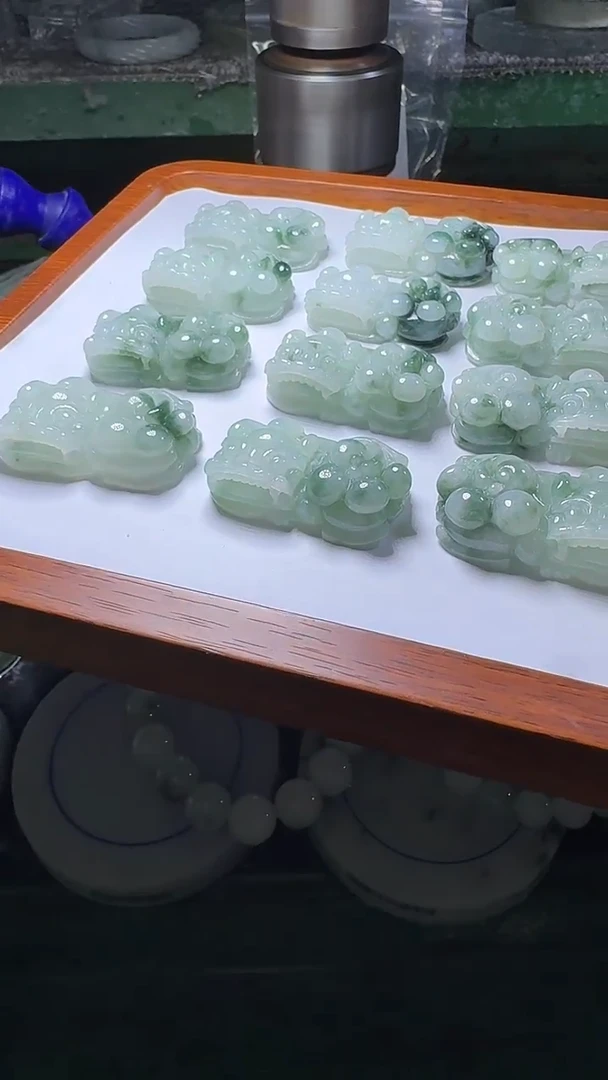 翡翠未镶嵌颈饰冰飘花大貔貅多样性发一件