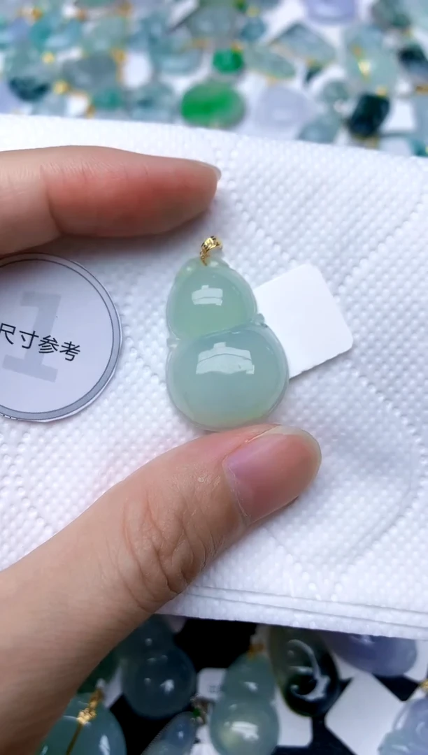 颈饰18K金镶嵌翡翠天然A货翡翠