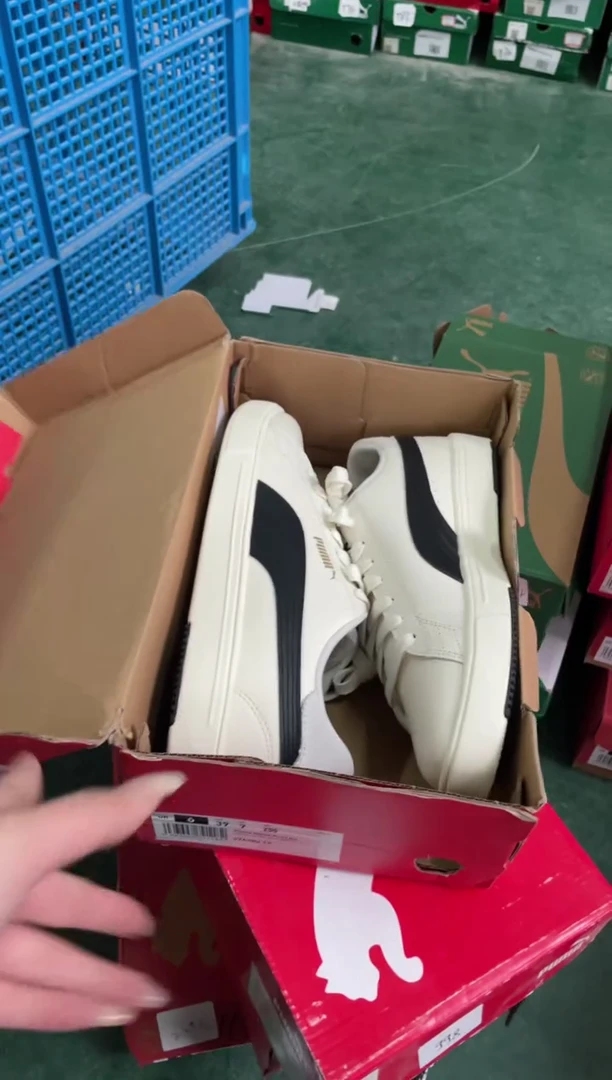 彪马时尚休闲运动鞋39M  JJ95