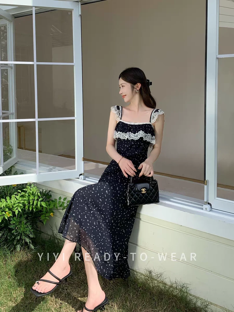 夏季法式赫本风斜裁蕾丝拼接碎花吊带收腰显瘦气质连衣裙长裙裙子