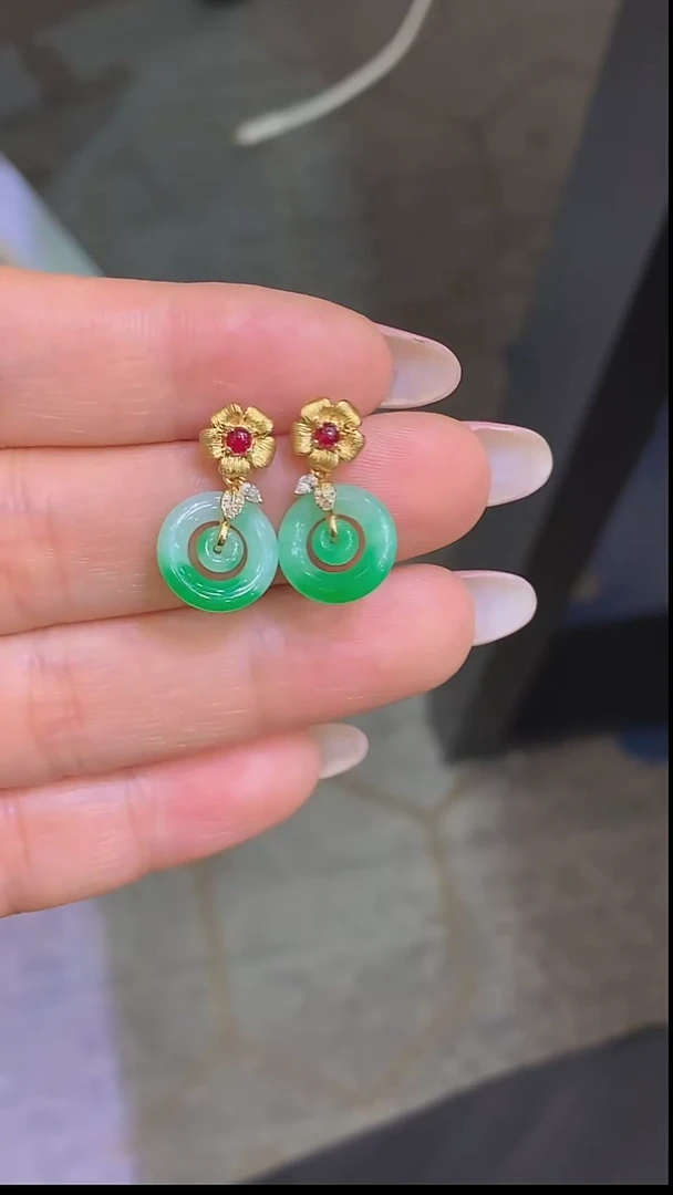 18K金镶嵌翡翠耳饰耳坠