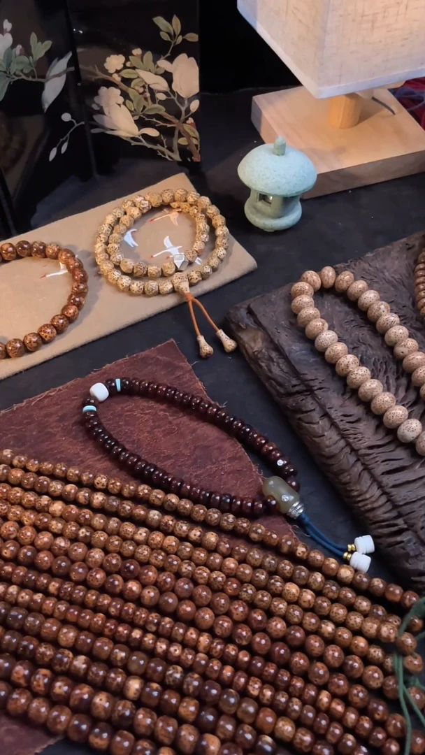 吊坠星月菩提精工级浅珀桶珠10*9手串（B）