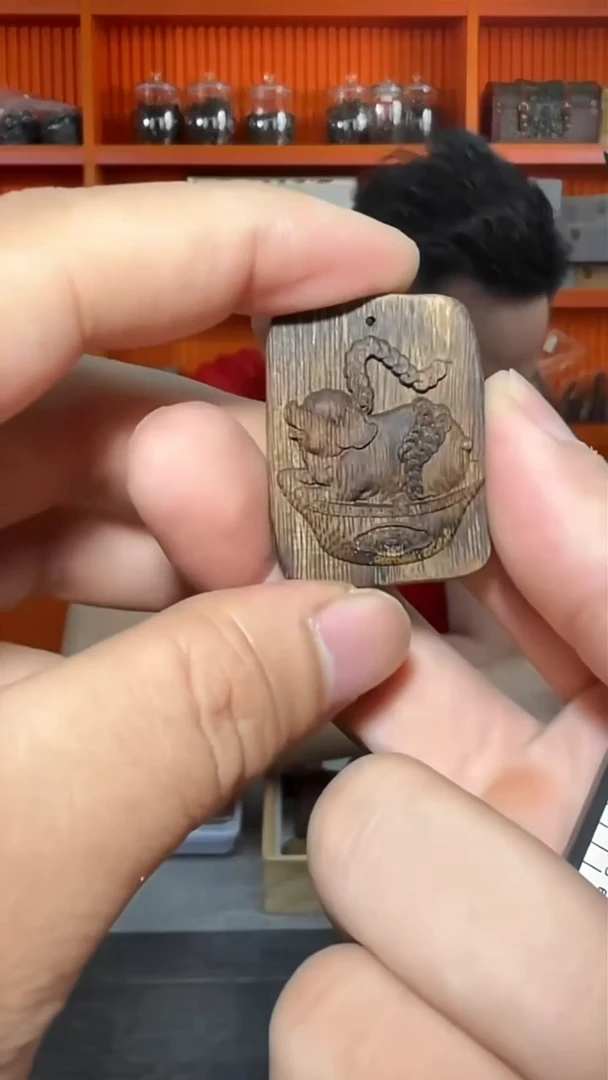 沉香吊坠143号生肖猪多样性发一