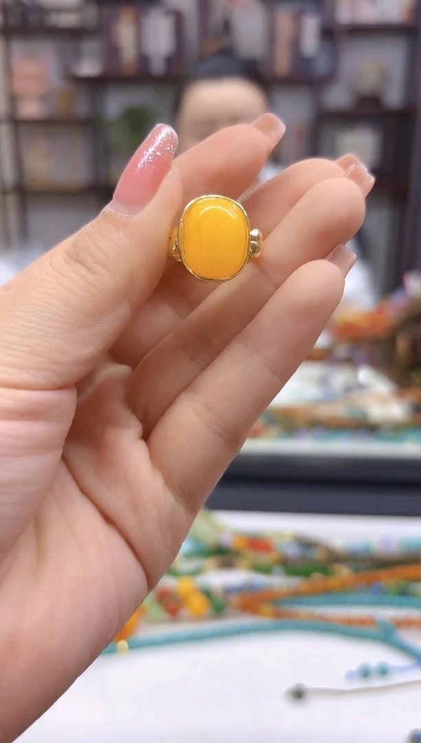 【闪购商品】蜜蜡戒指银S925镀金镶嵌J108