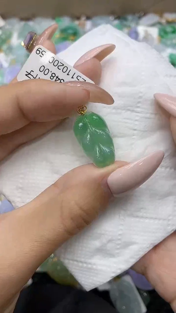 颈饰18K金镶嵌翡翠111111111111
