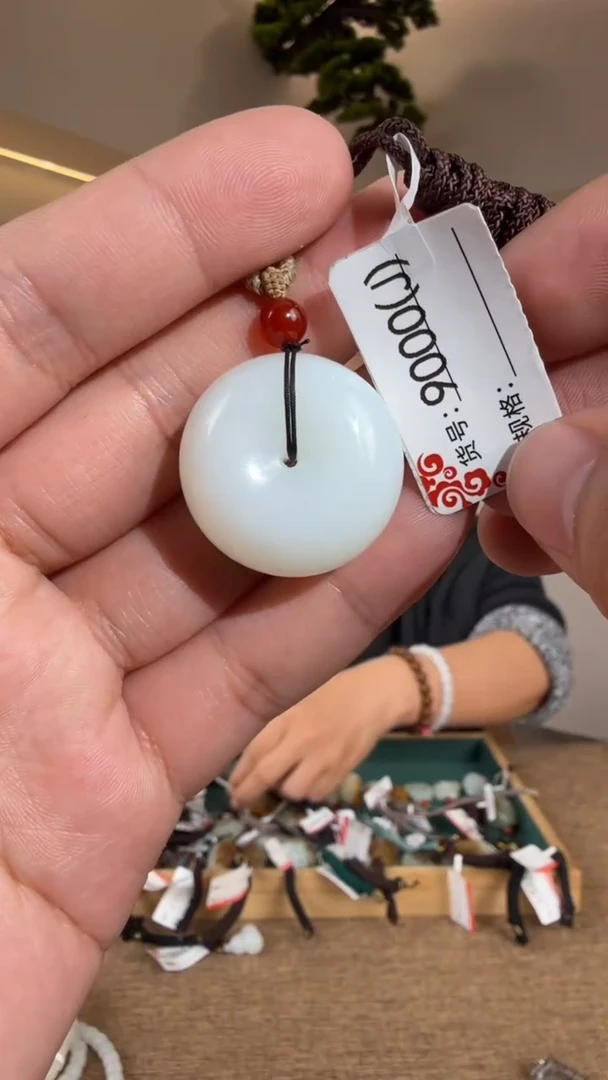 颈饰未镶嵌和田玉J