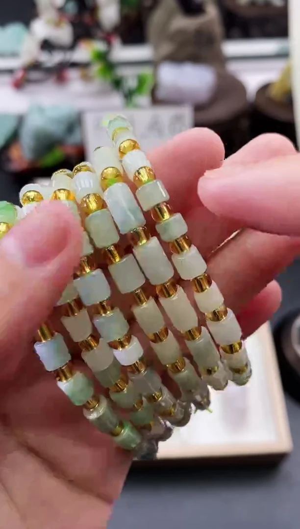 翡翠未镶嵌颈饰天然缅甸A货翡翠随机发一件4.8mm左右