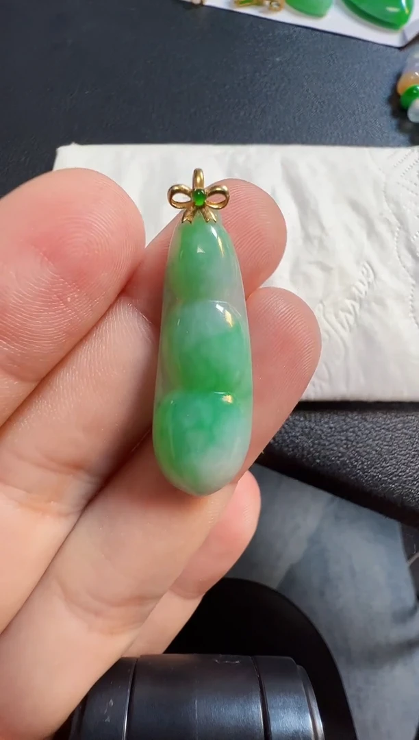 吊坠(不含链)18K金镶嵌翡翠680