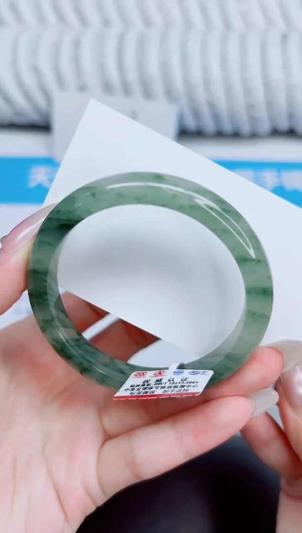 未镶嵌手镯石英质玉74/52.7