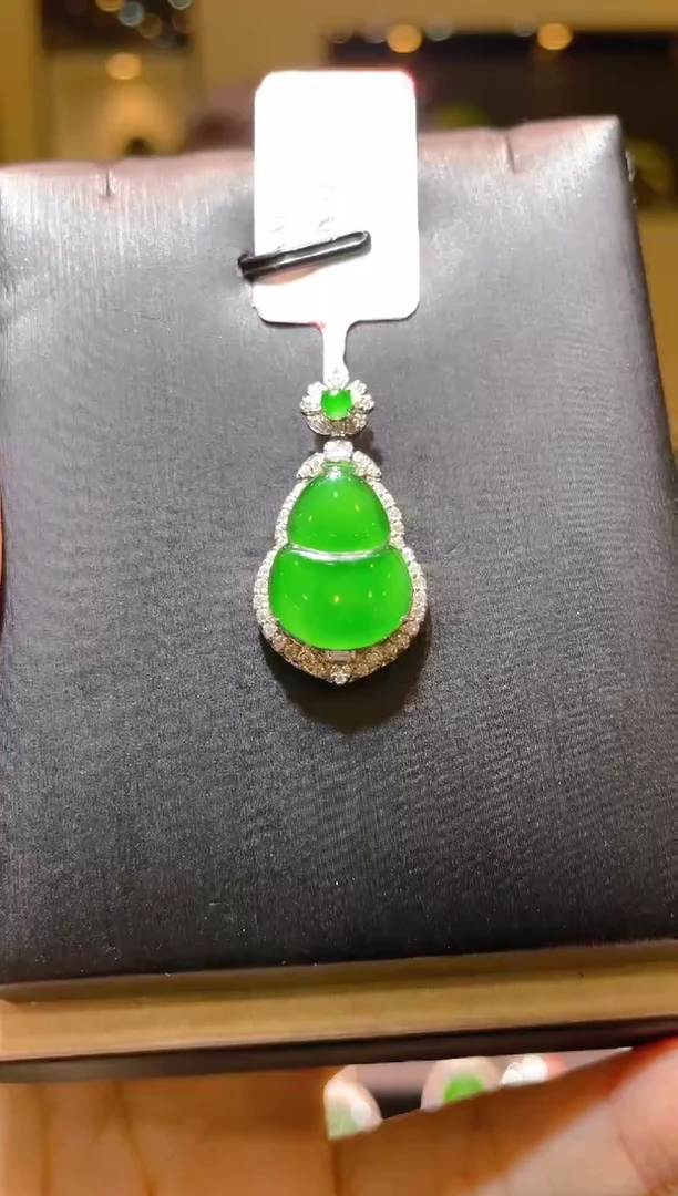 【闪购商品】翡翠吊坠(赠链)18K金镶嵌A80