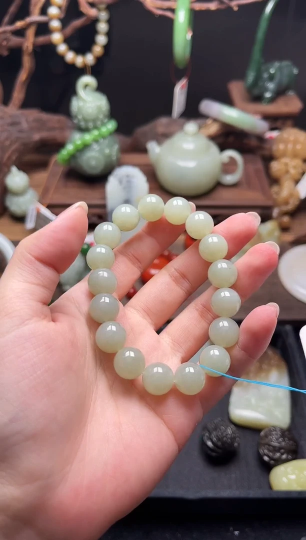 手串未镶嵌和田玉卡12且末青白 圆珠9009278有瑕疵