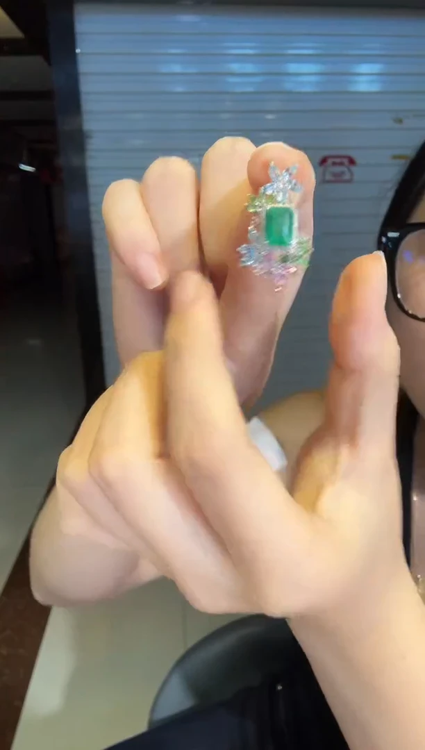 铂Pt950镶嵌吊坠（不含链）祖母绿2.10ct36999