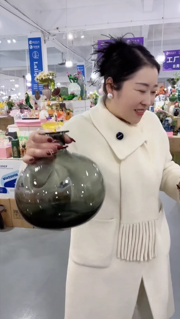 【闪购商品】玻璃唐总花瓶-微瑕-0NM3