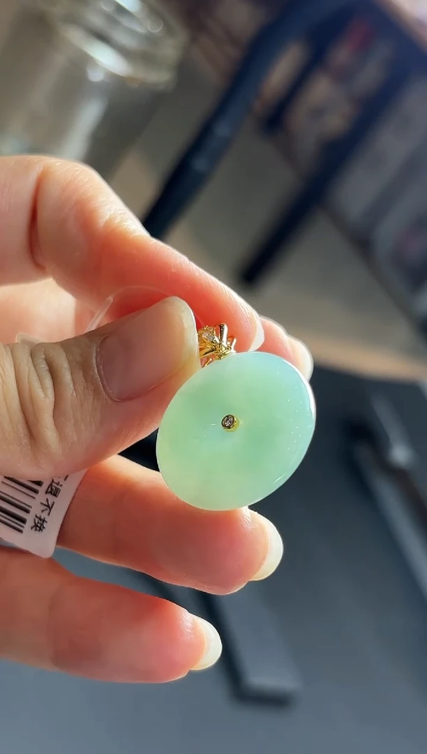 颈饰18K金镶嵌翡翠YM1204-1 平安扣