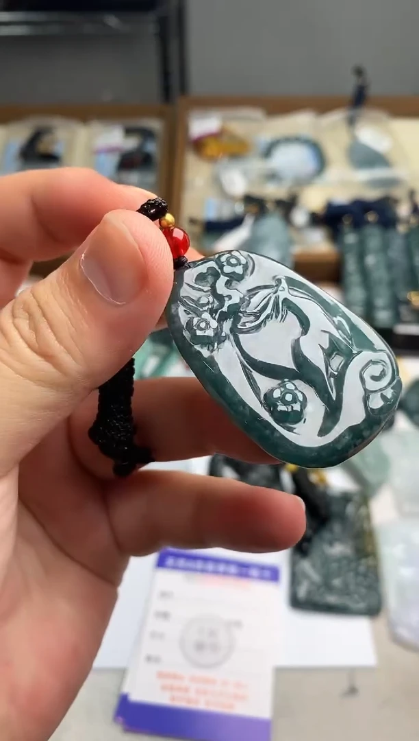 翡翠未镶嵌颈饰多样性发其一