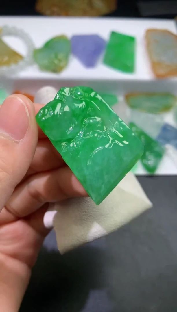 未镶嵌定制翡翠雕刻