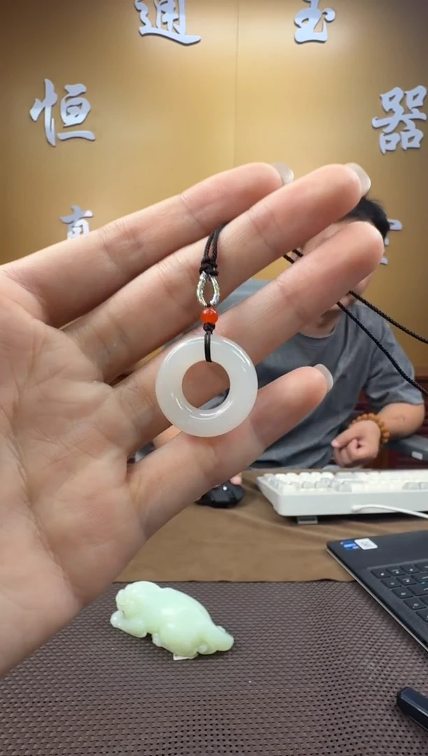 和田玉未镶嵌颈饰挂件