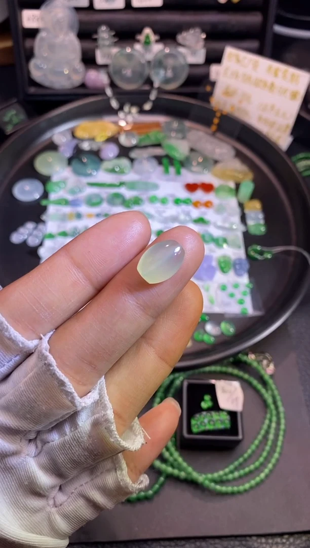 【闪购商品】翡翠挂件未镶嵌珠