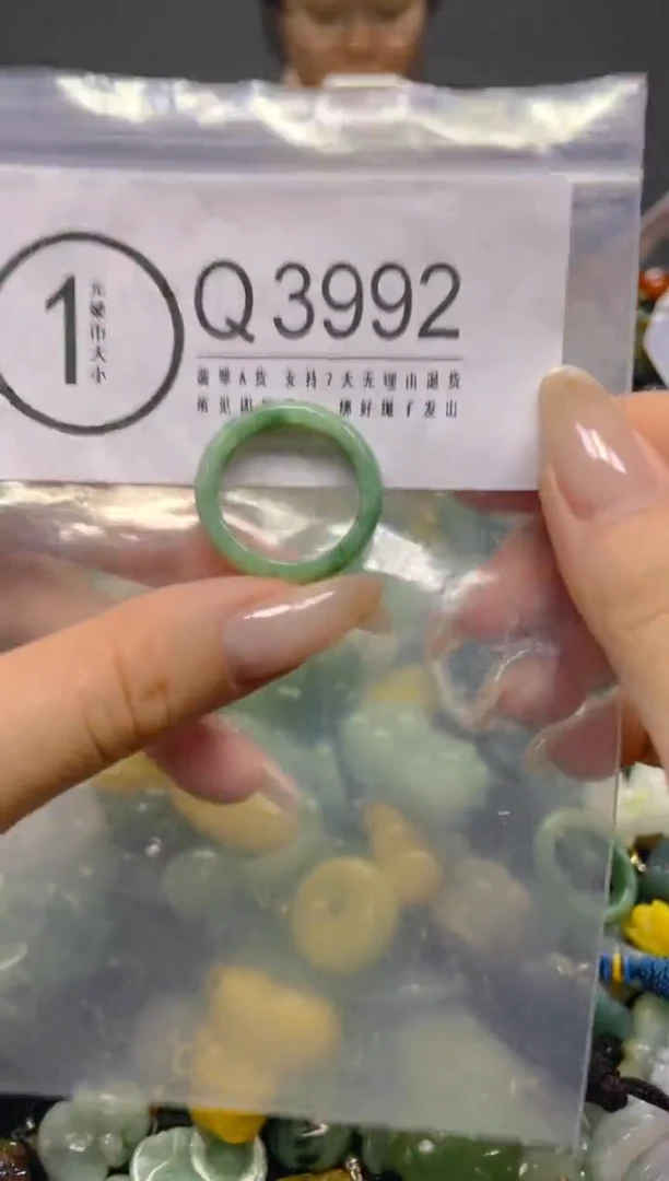 颈饰未镶嵌翡翠19MM/ Q /翡翠A货，一件也是批发价