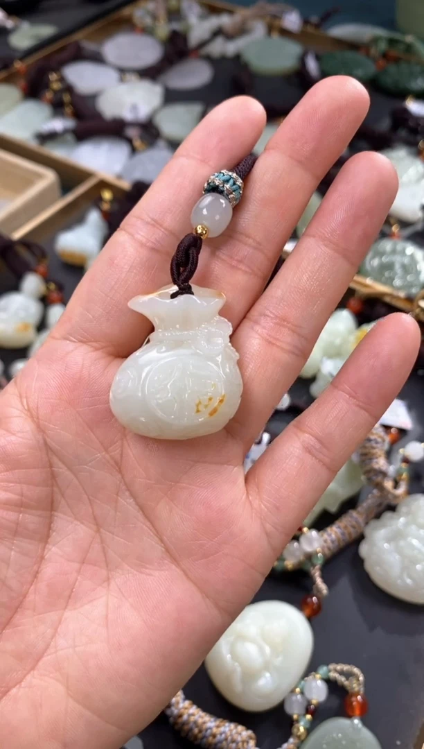 和田玉未镶嵌挂件福袋