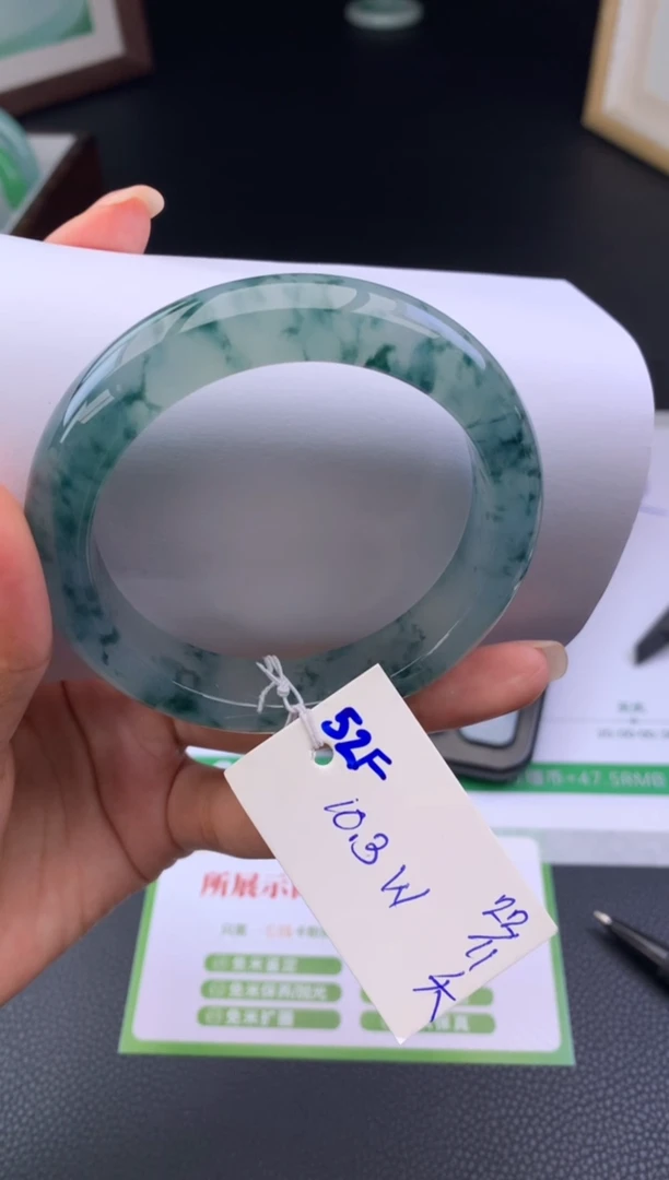 未镶嵌手镯翡翠假一赔三   手镯