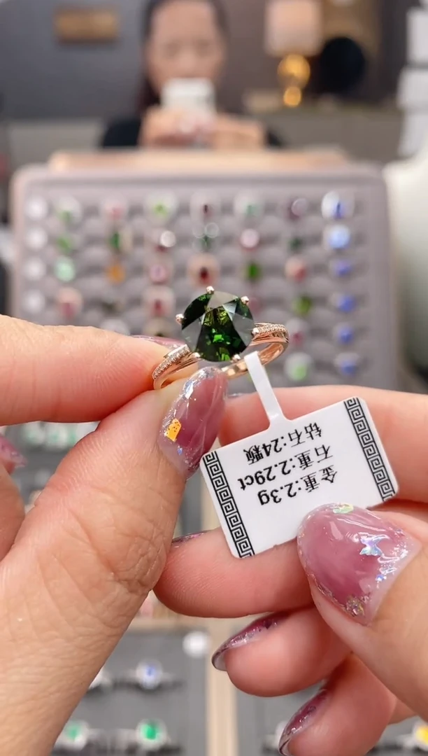 碧玺戒指18K金镶嵌2.29
