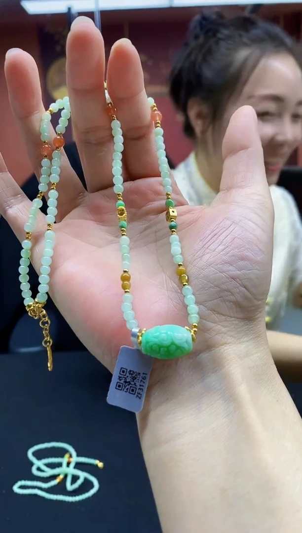 颈饰未镶嵌翡翠吊坠