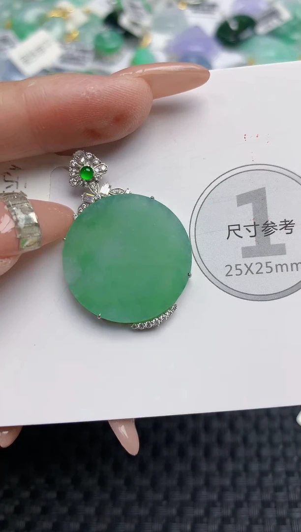 颈饰18K金镶嵌翡翠 天然缅甸A货翡翠百元以上9元证书费自理