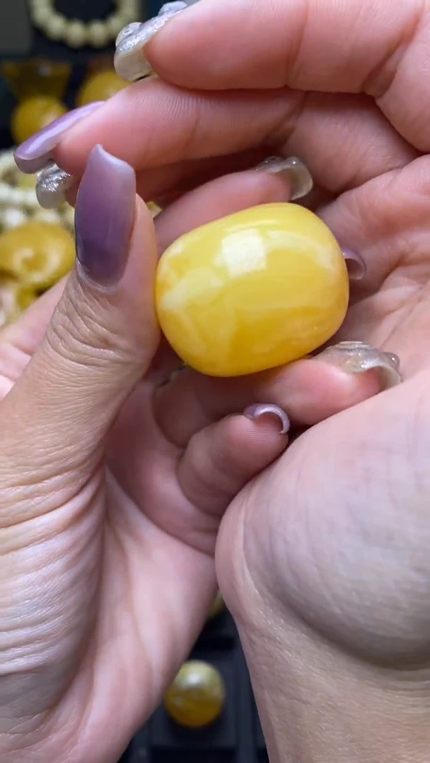 【闪购商品】琥珀裸石未镶嵌葵. 84