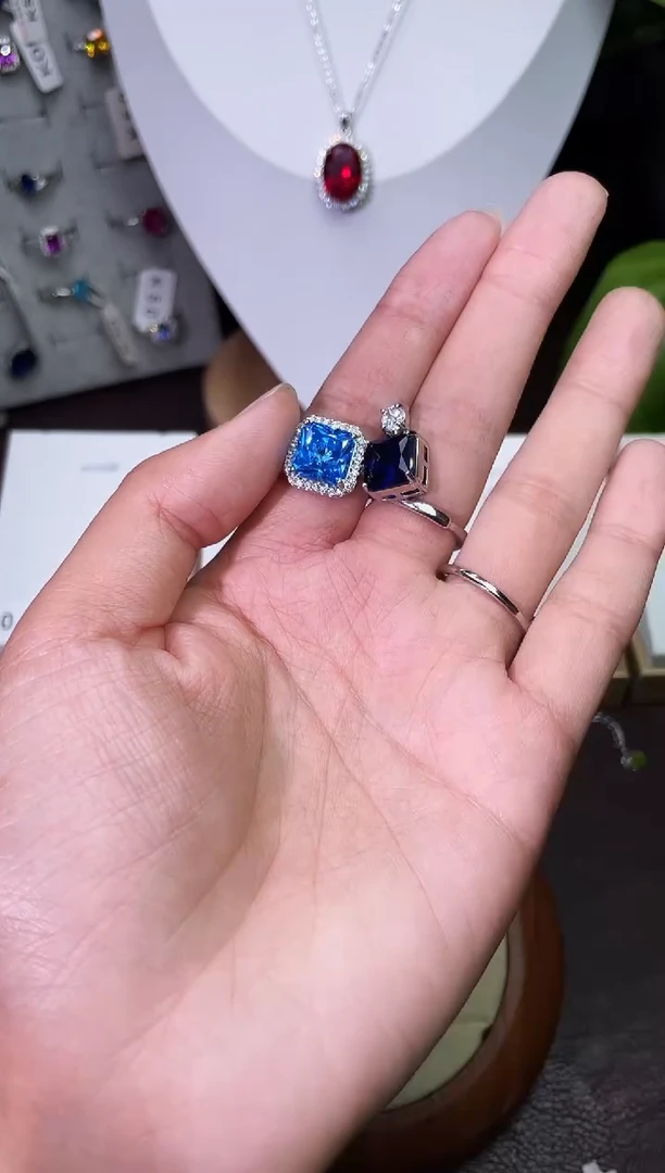 合金颈饰合成钻石改海蓝吊坠