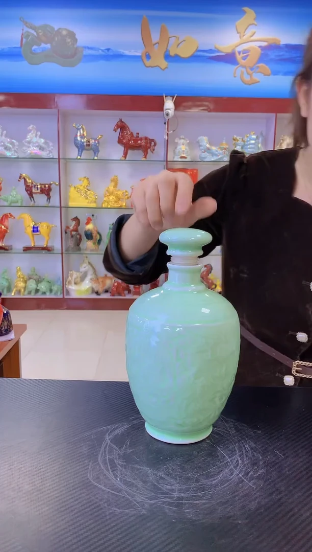 2斤装双龙戏珠浮雕青色冬瓜瓶陶瓷空瓶