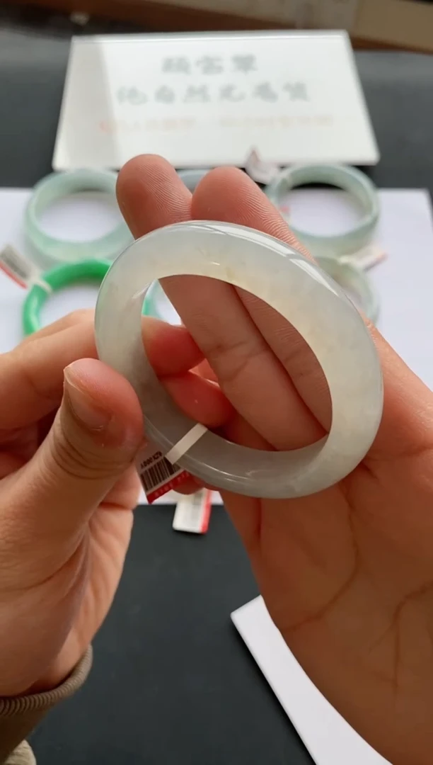 【闪购商品】翡翠手镯未镶嵌42号53*12.4*8.8正圈