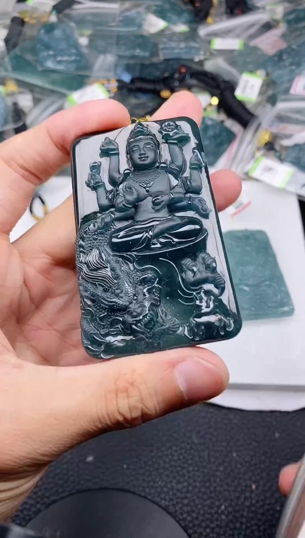 颈饰未镶嵌翡翠
