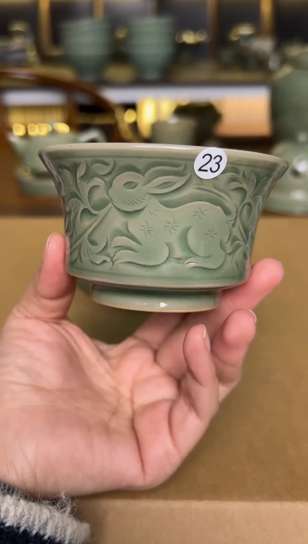 瓷片纯手工缠枝牡丹玉兔马蹄扯足杯23号特价