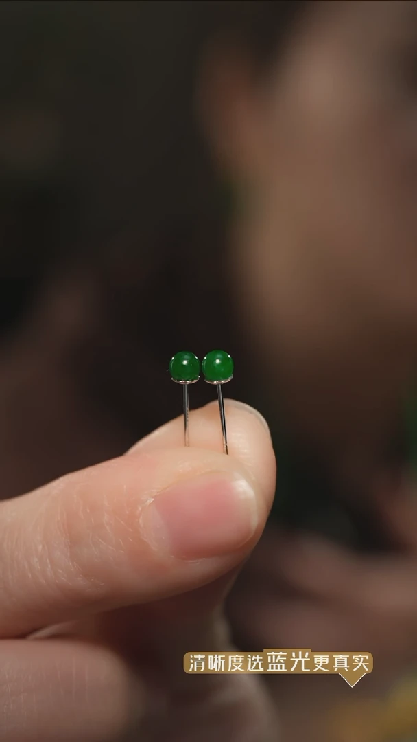 【闪购商品】翡翠耳钉18K金镶嵌辣绿翡翠圆珠耳钉