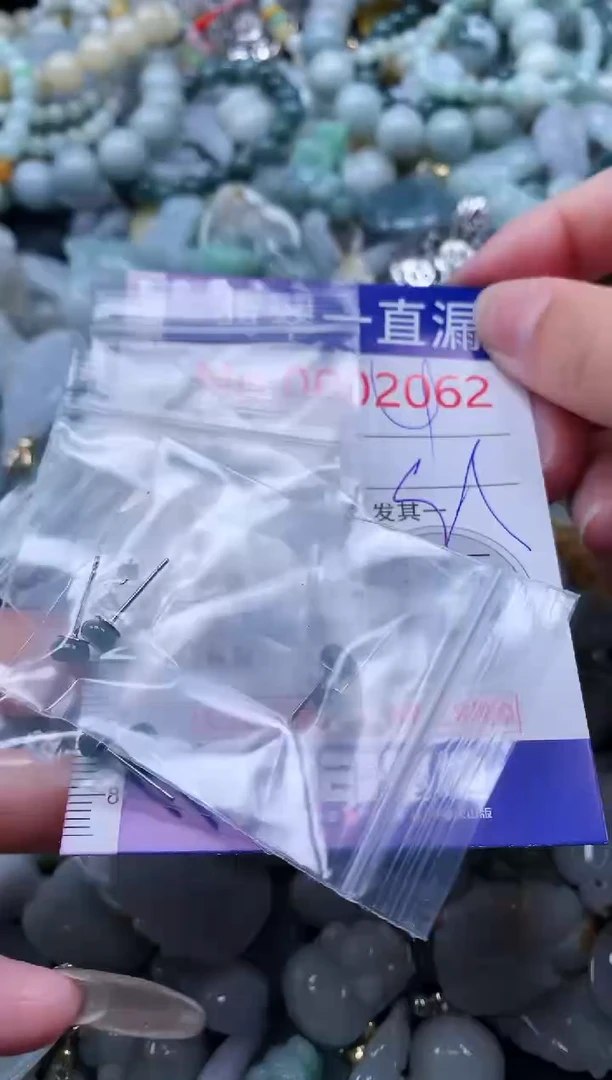 【闪购商品】翡翠吊坠(不含链)未镶嵌2062