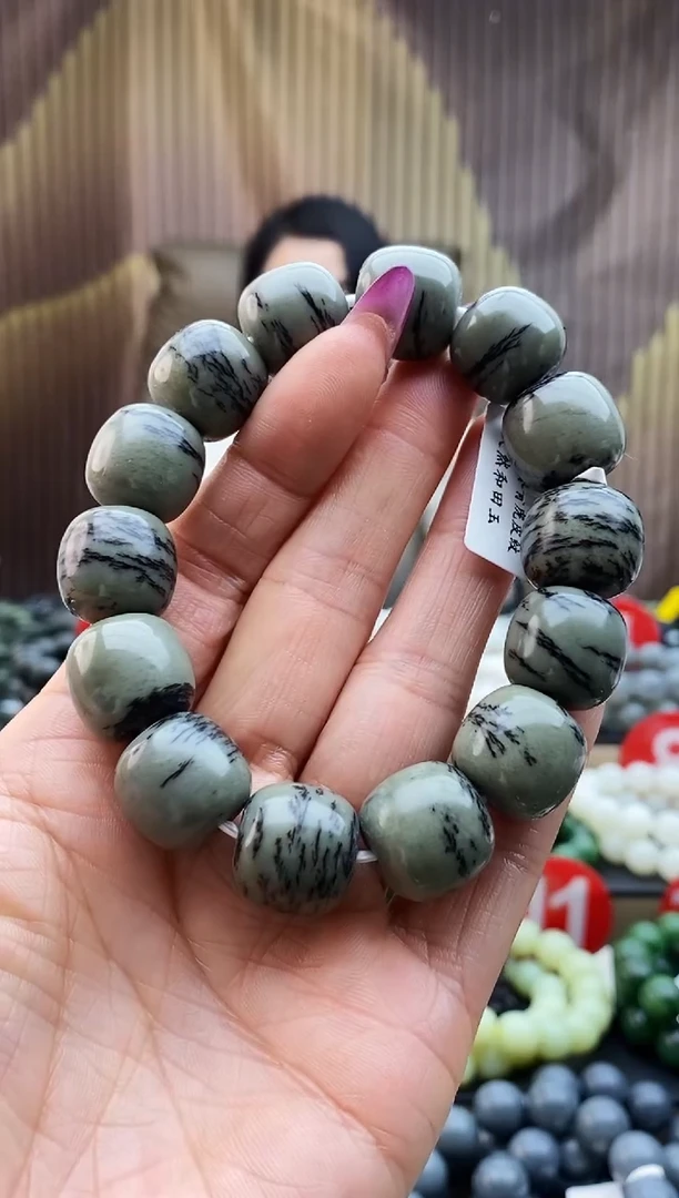 未镶嵌手串和田玉沙枣青虎皮纹16