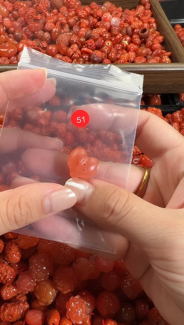 颈饰未镶嵌南红玛瑙1