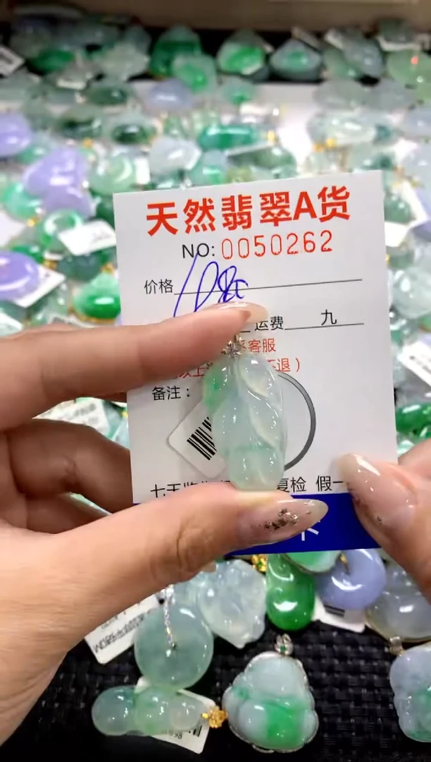 颈饰18K金镶嵌翡翠1111111111111111