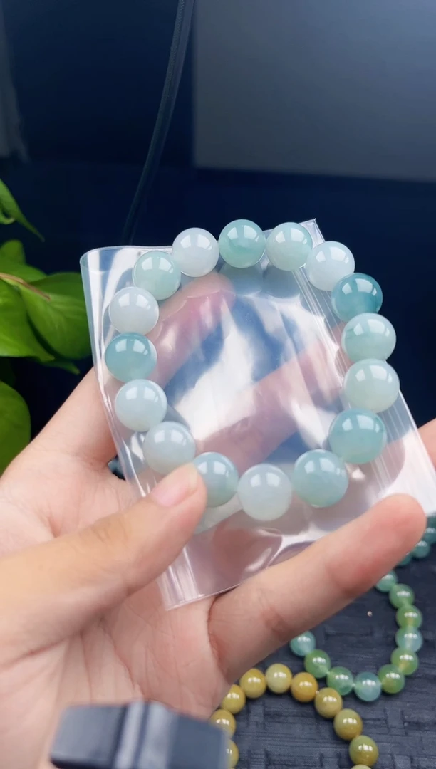 定制翡翠未镶嵌椒**铁毛货需精细抛光，拍一发