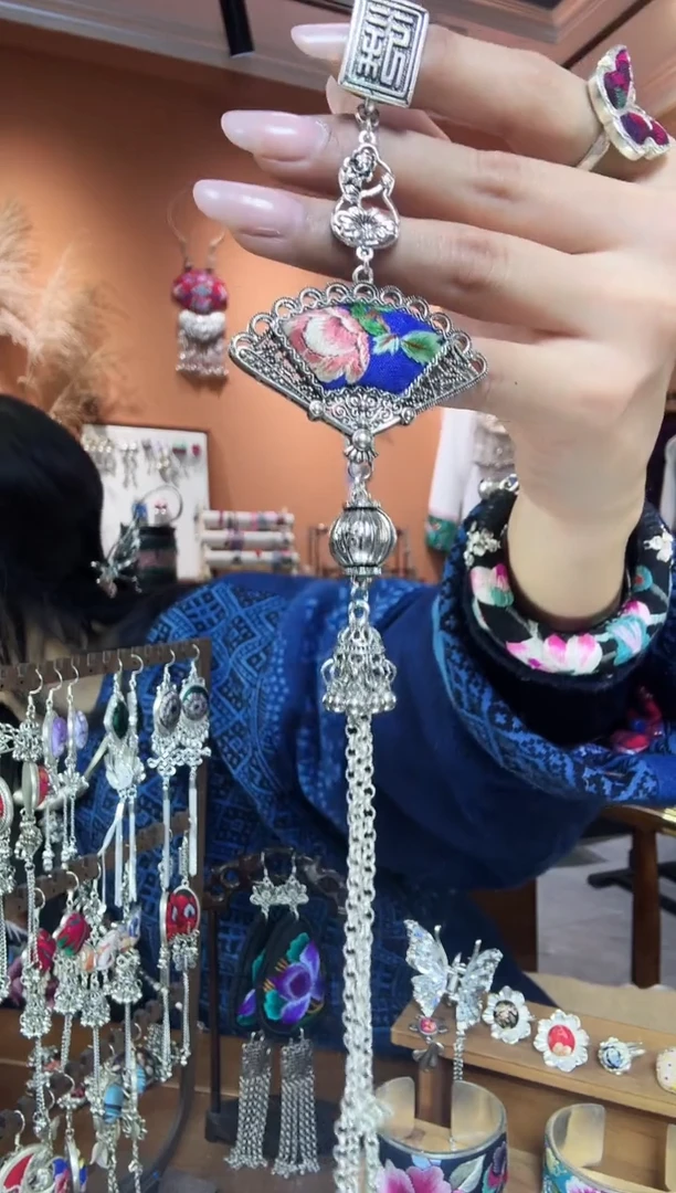 【闪购商品】刺绣传统非遗民族凤手工刺绣饰品压襟