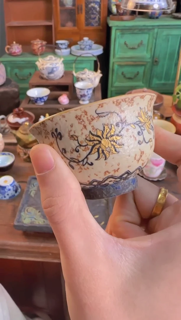 【闪购商品】焦糖青花火山石缠枝莲撇口杯