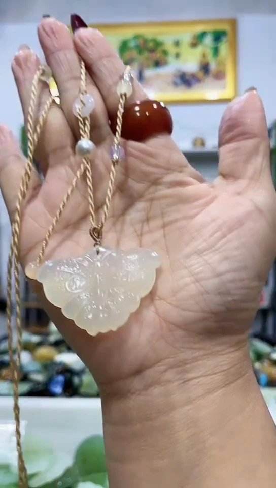 未镶嵌蛇纹石玉吊坠