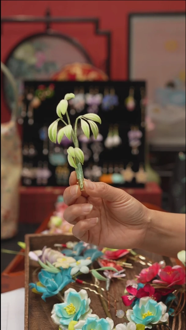 刺绣非遗绒花饰品