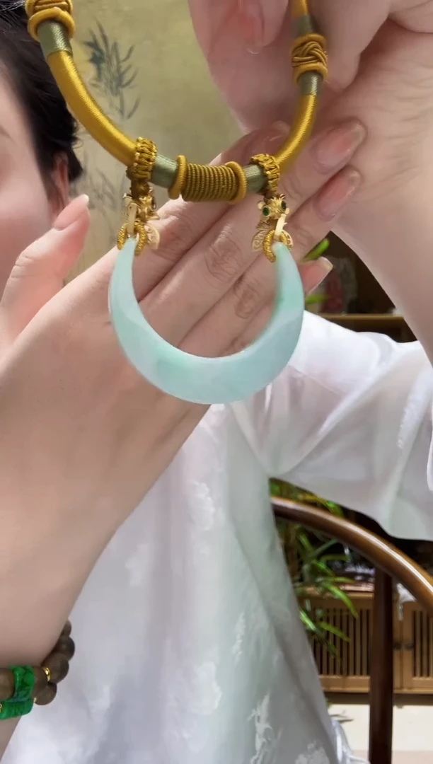 颈饰未镶嵌翡翠吊坠