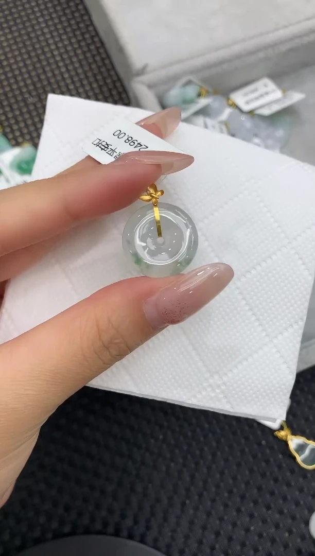 颈饰18K金镶嵌翡翠1111111111
