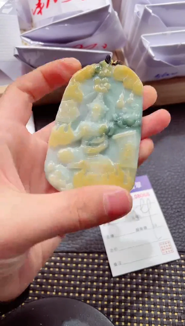 颈饰18K金镶嵌翡翠8888888