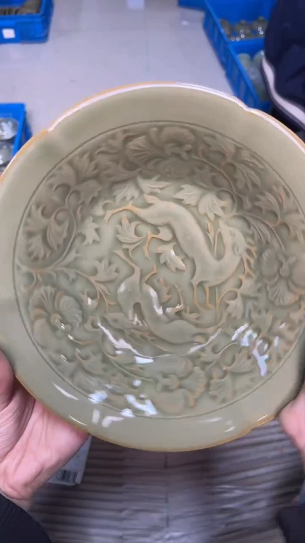 陶瓷橄榄绿双鹿纹壶承