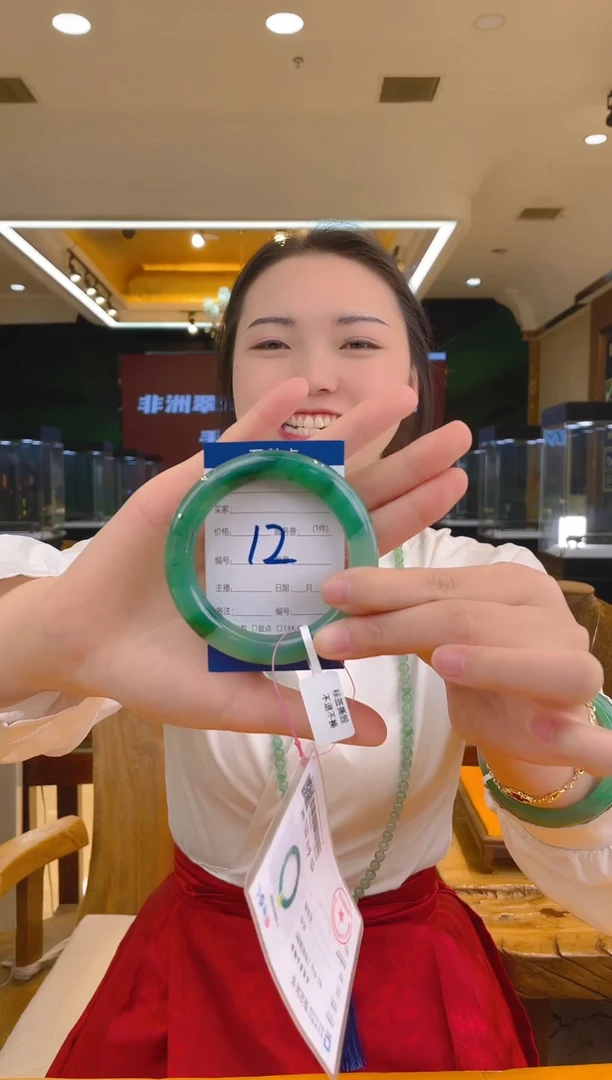 【闪购商品】石英质玉手镯未镶嵌飘花