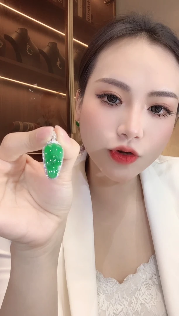 【闪购商品】翡翠吊坠(不含链)18K金镶嵌A14